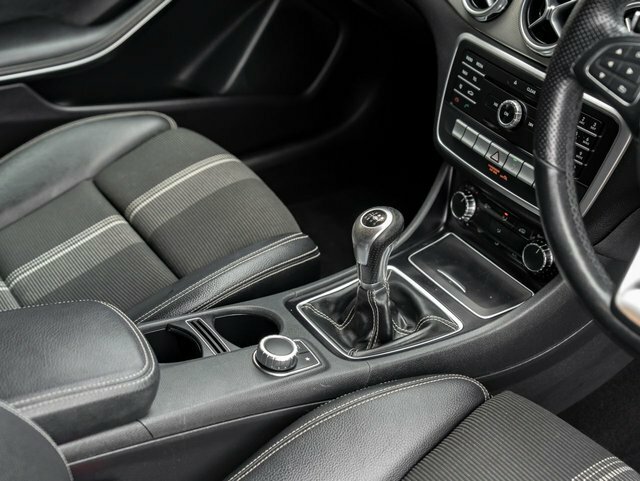 Mercedes-Benz GLA Class 2019 1.6 Gla180 Urban Edition Suv LL19NUA White #4