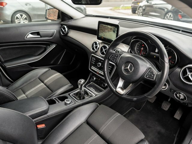 Mercedes-Benz GLA Class 2019 1.6 Gla180 Urban Edition Suv LL19NUA White #2