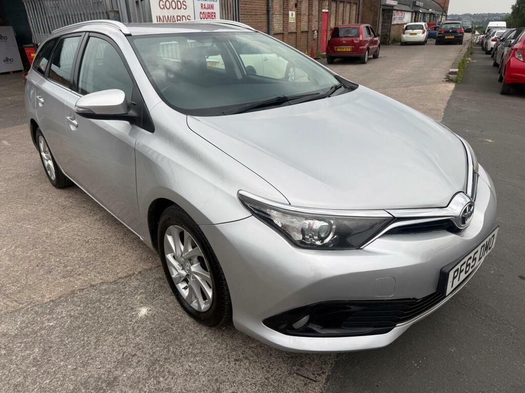 Toyota Auris 1.6 D-4d Icon Touring Sports Euro 6 S S Silver