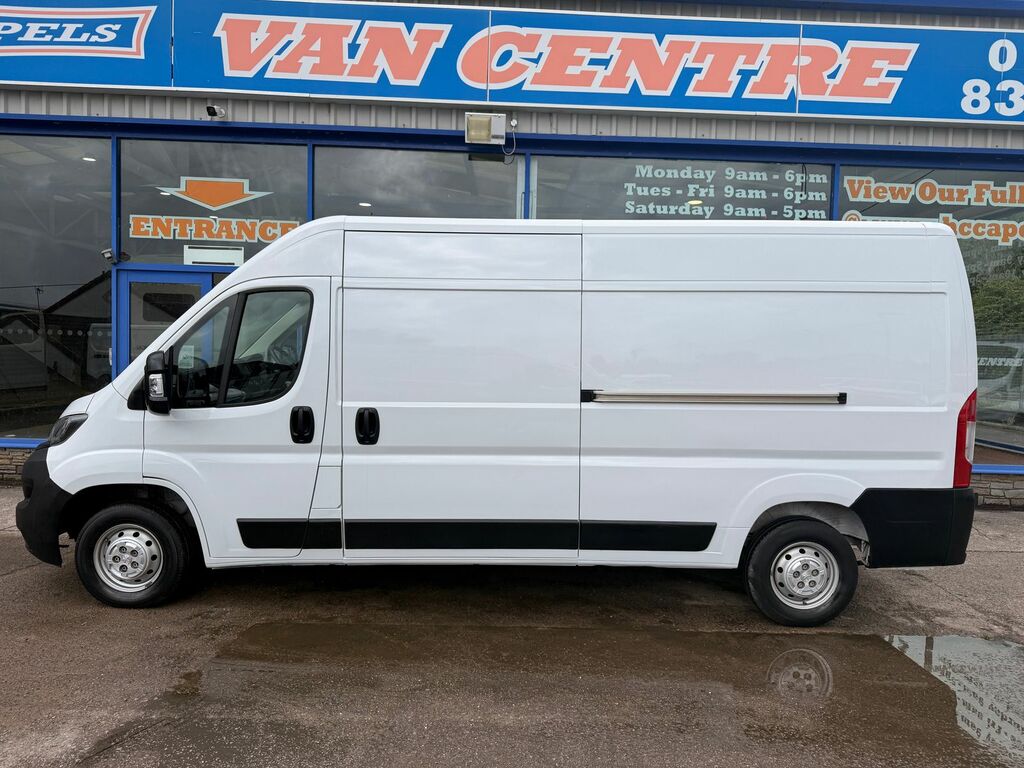 Peugeot Boxer 2.2 Bluehdi 335 Professional Premium Panel Van 5 KE23WFX White #3