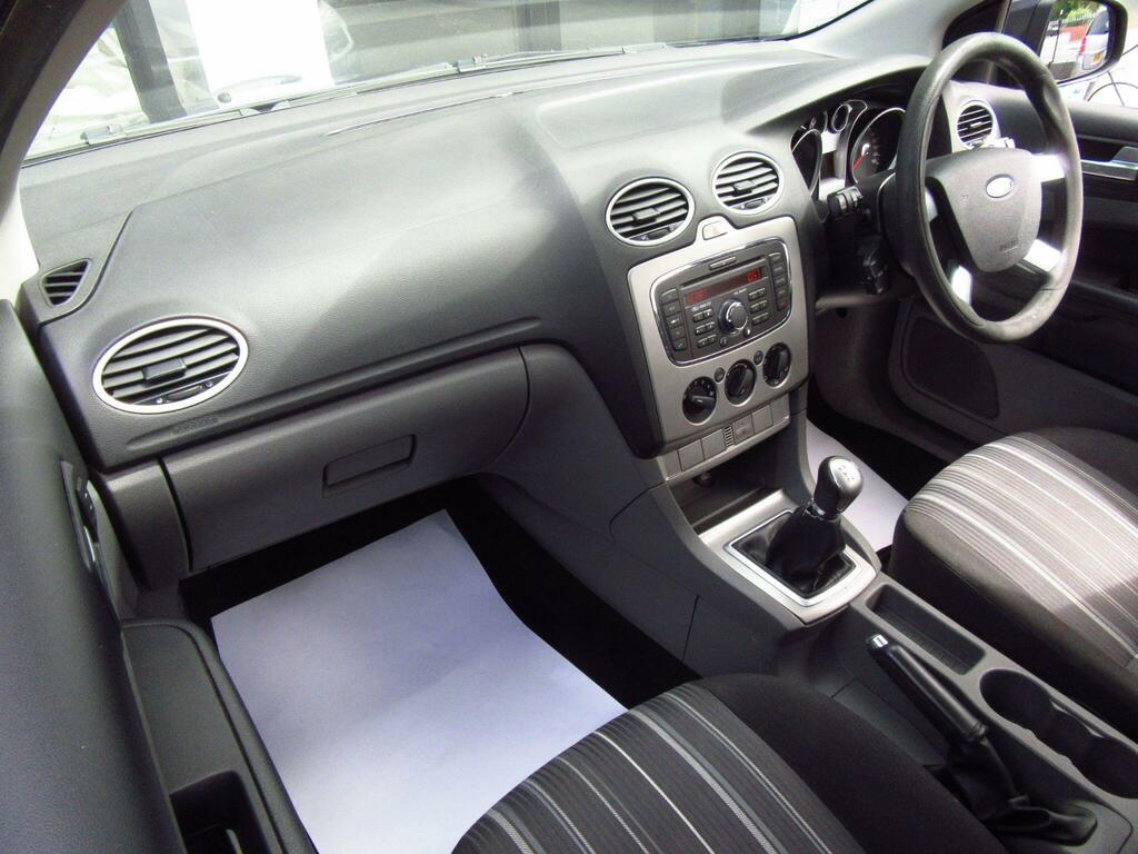 Ford Focus 1.8 Style  #6