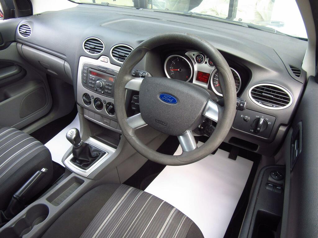 Ford Focus 1.8 Style  #5