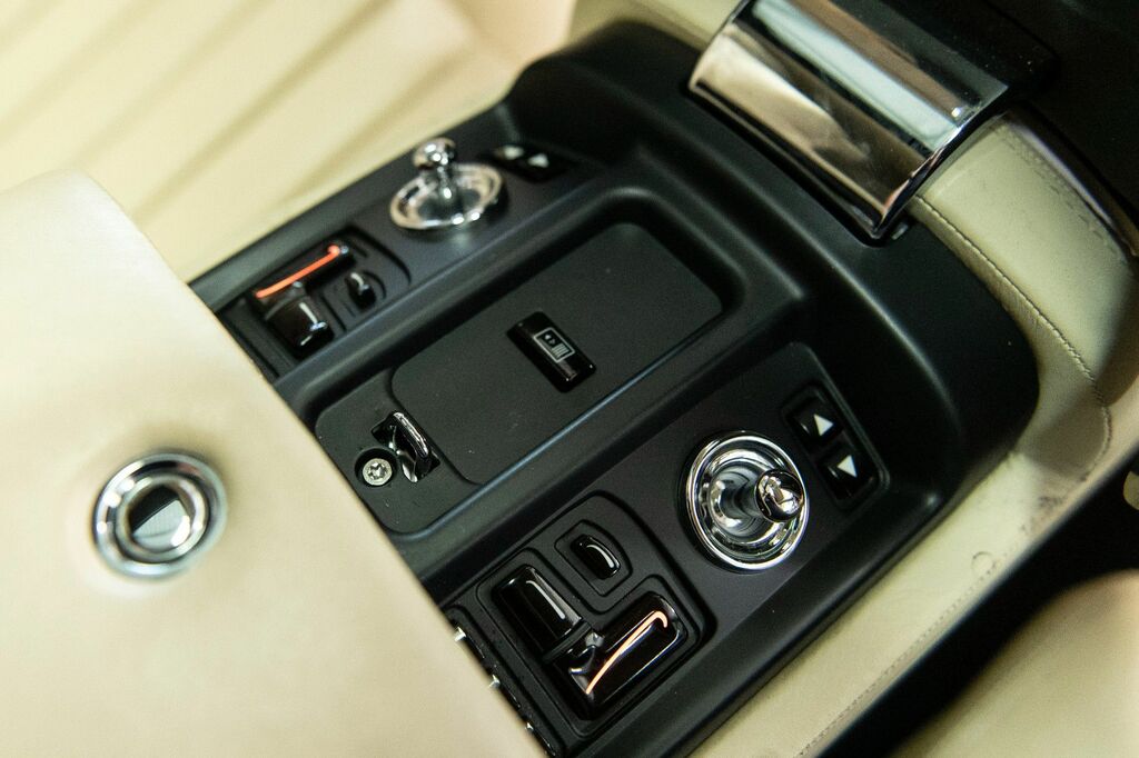 Rolls-Royce Phantom V12 Silver #27