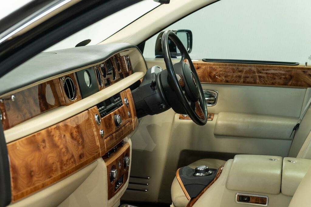 Rolls-Royce Phantom V12 Silver #17
