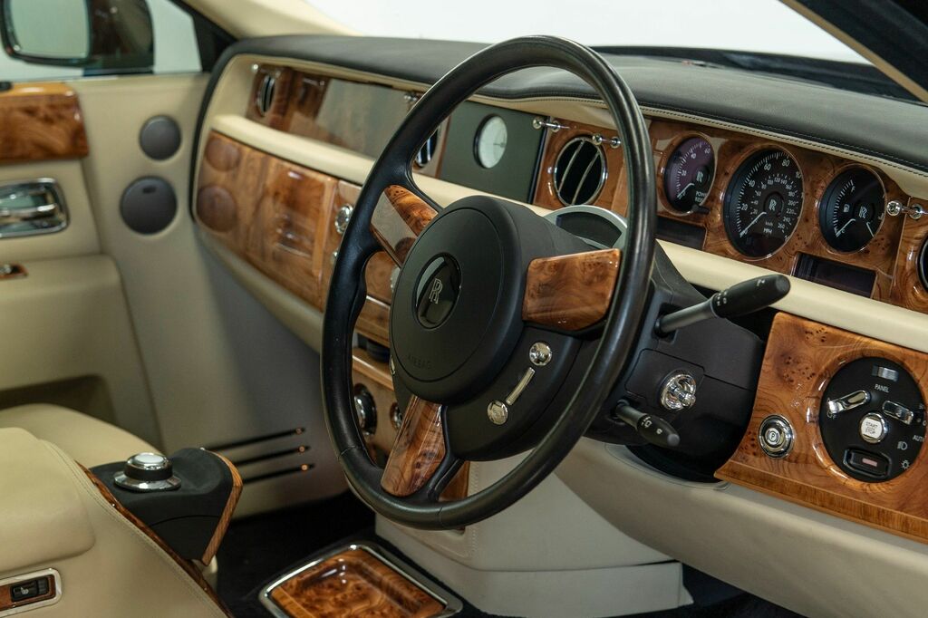 Rolls-Royce Phantom V12 Silver #9