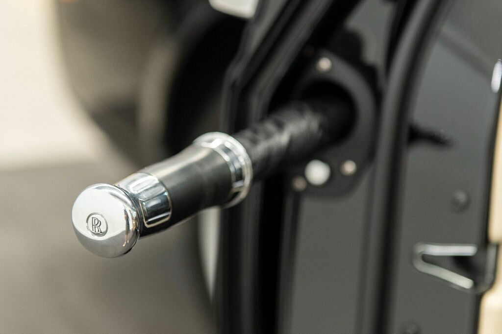 Rolls-Royce Phantom V12 Silver #33