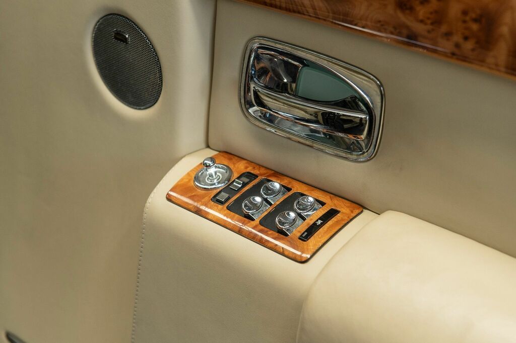 Rolls-Royce Phantom V12 Silver #22