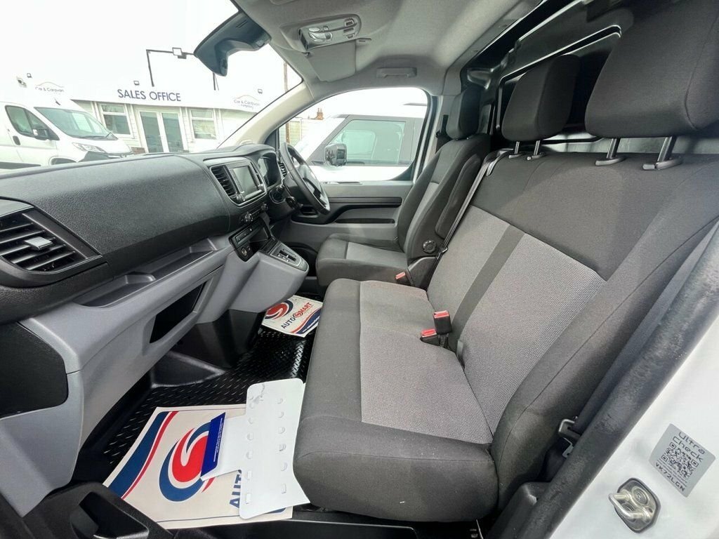 Vauxhall Vivaro 1.5L Pro 6Dr DS23NFG White #6