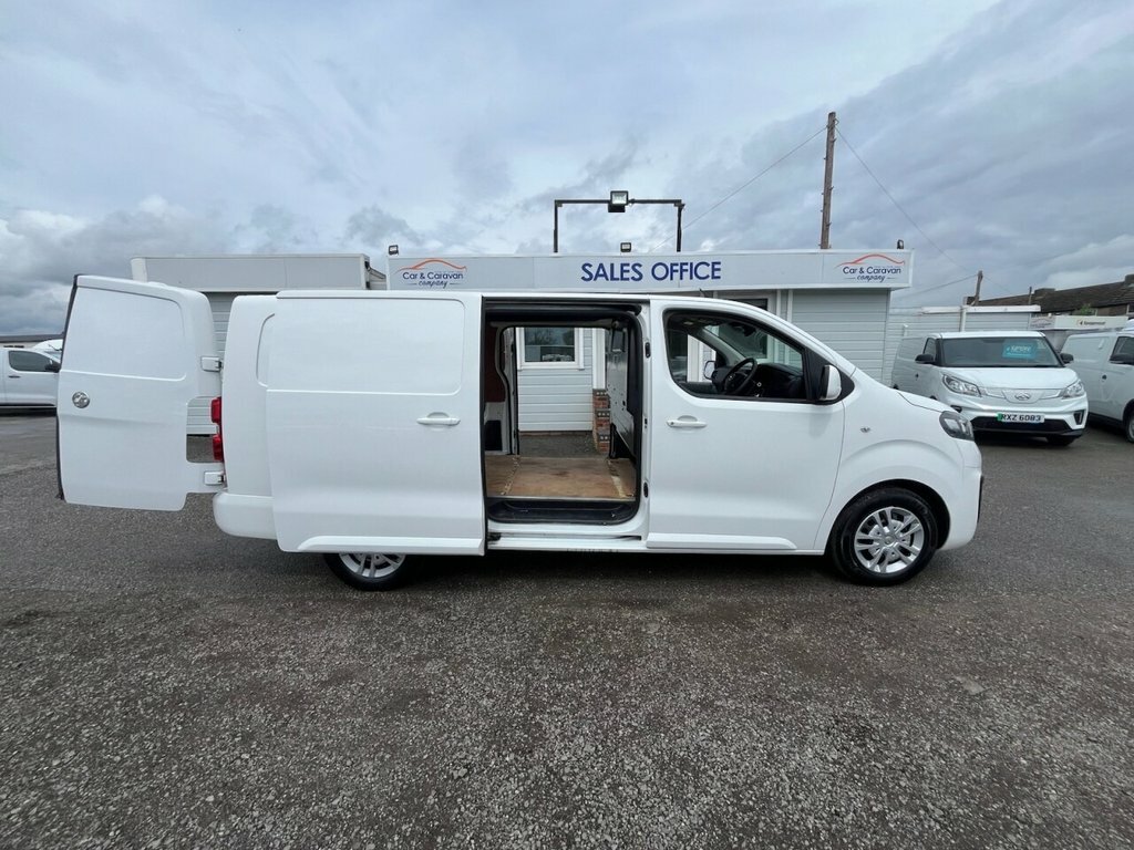 Vauxhall Vivaro 1.5L Sportive VN21ZDF White #4