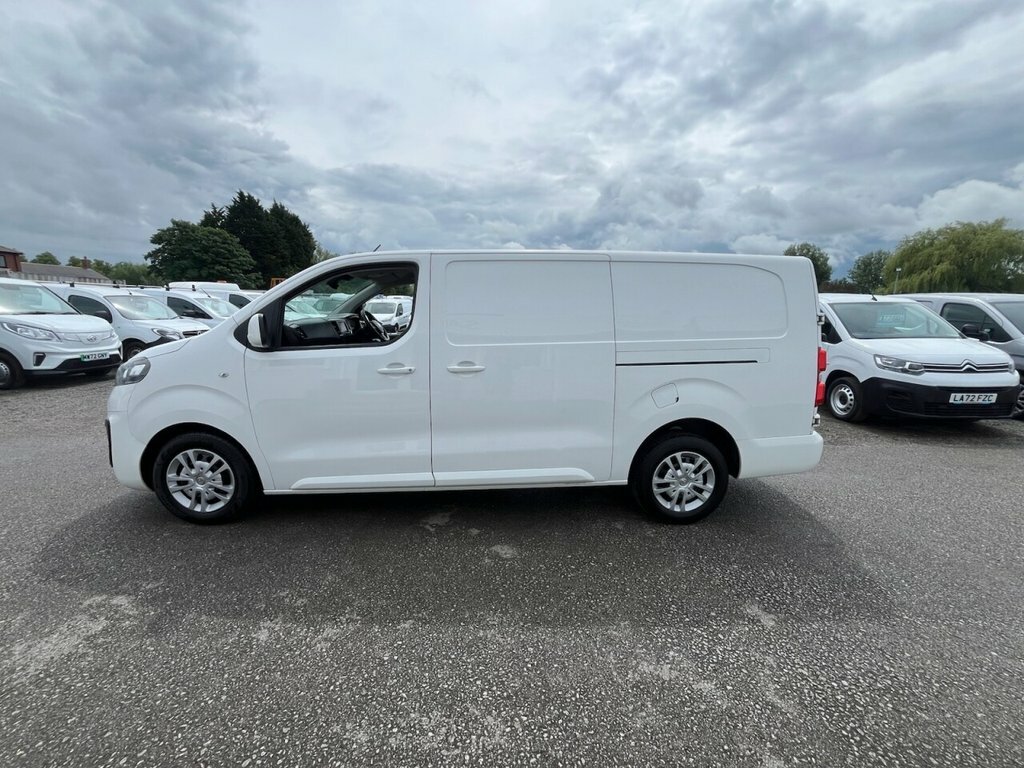 Vauxhall Vivaro 1.5L Sportive VN21ZDF White #3