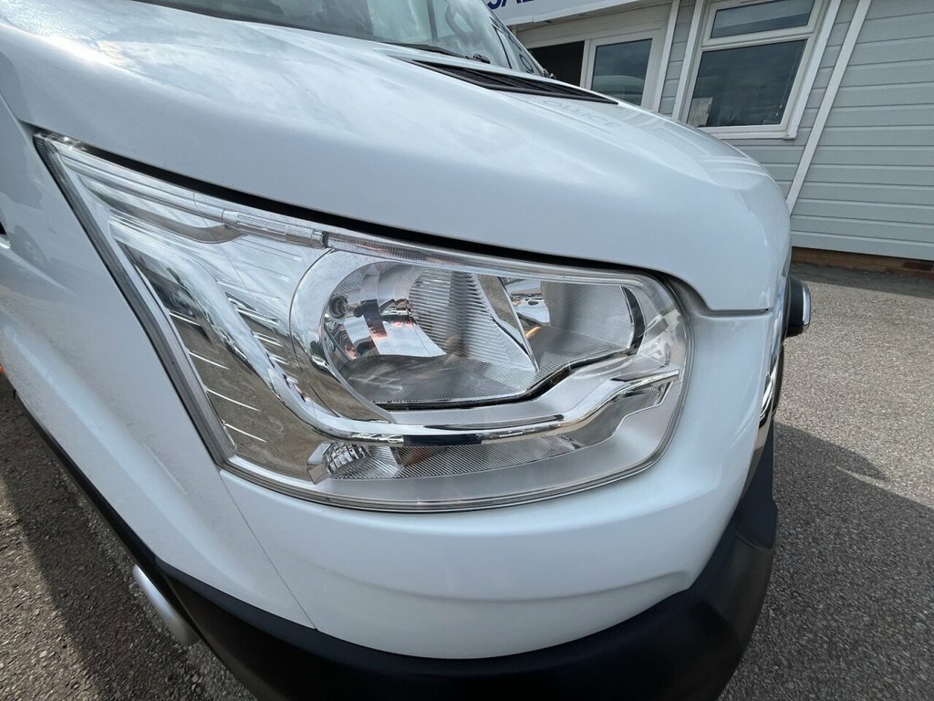 Ford Transit Custom 2L Leader YP21VLD White