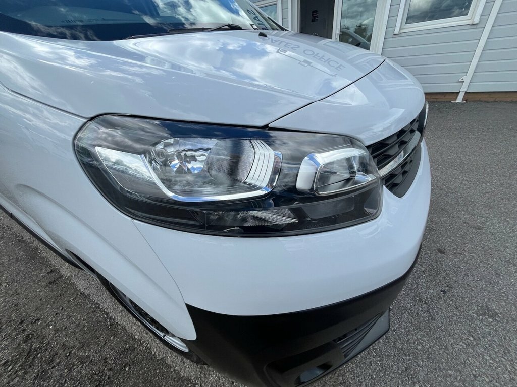Vauxhall Vivaro 1.5L Prime 6Dr DL23YRF White #4