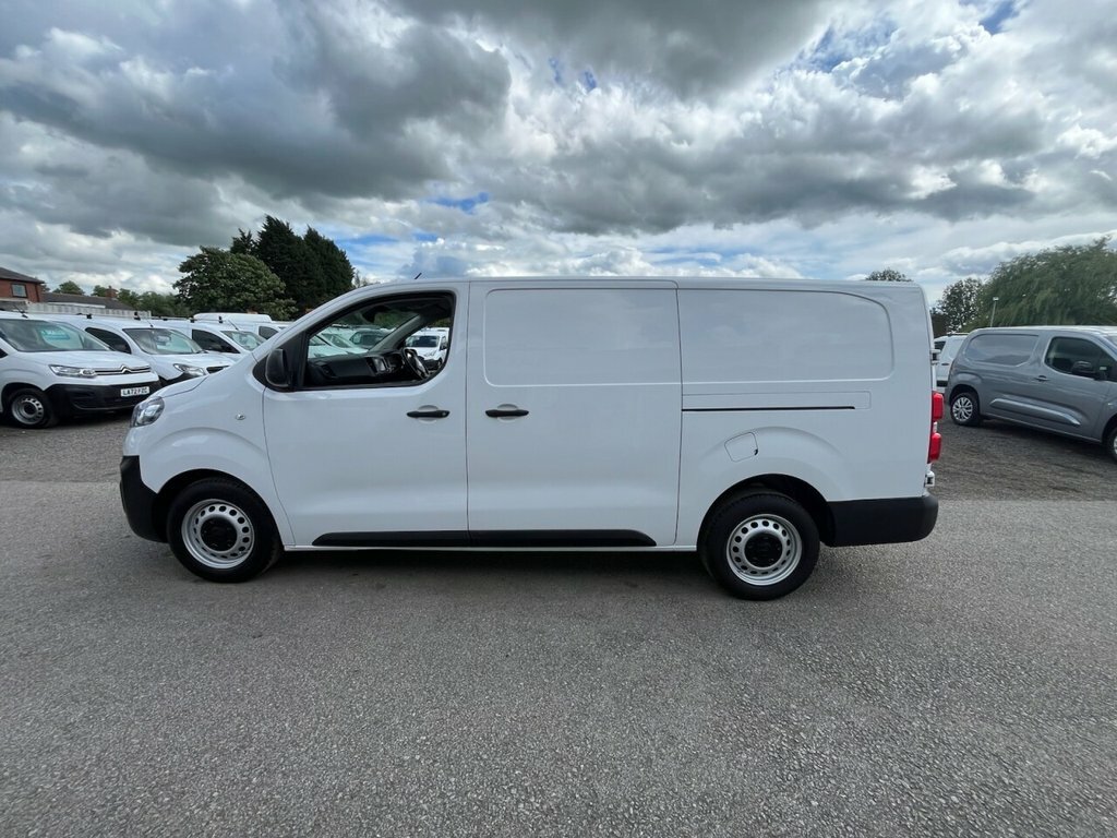 Vauxhall Vivaro 1.5L Prime 6Dr DL23YRF White #3