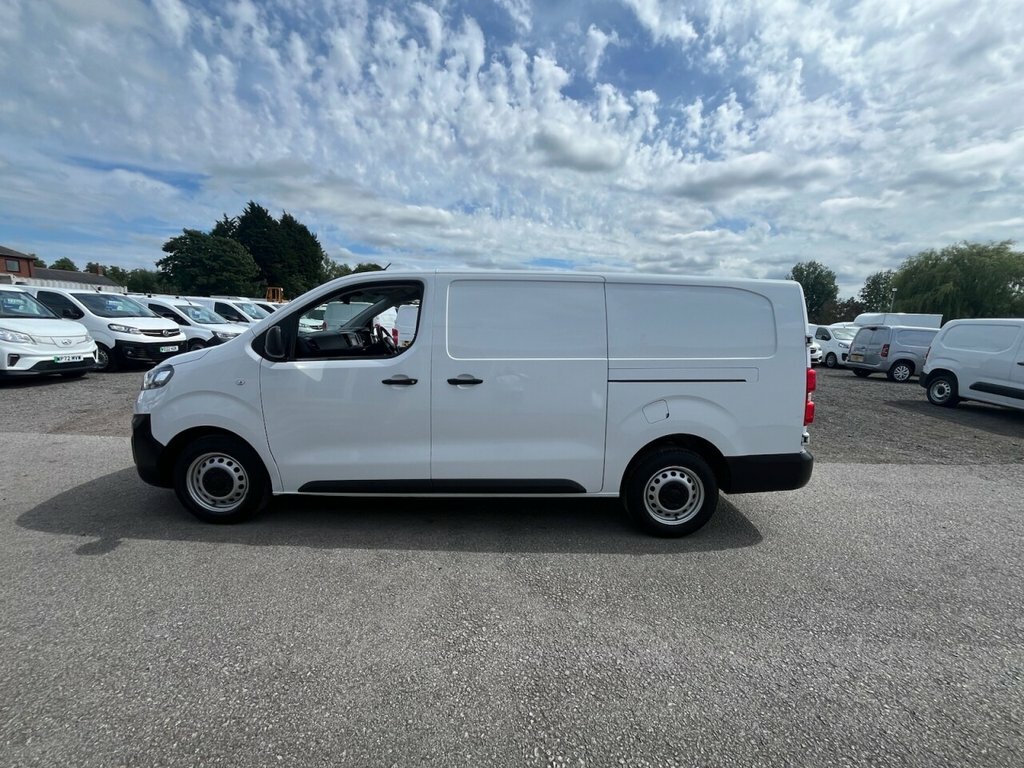 Vauxhall Vivaro 1.5L Prime 6Dr White