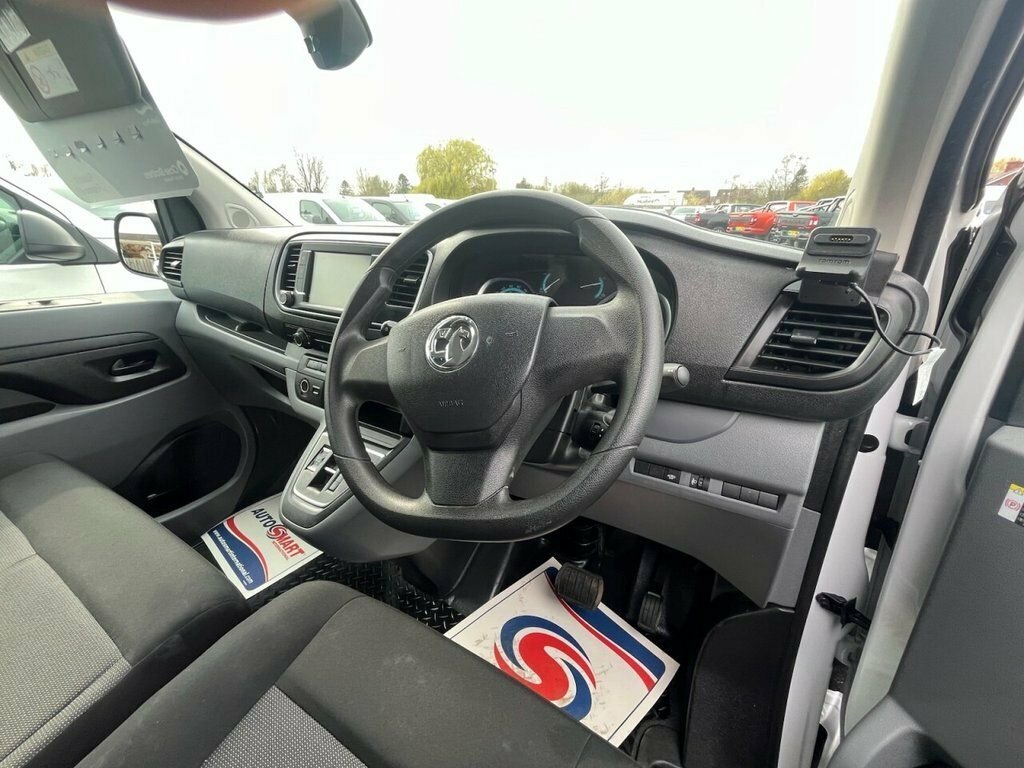 Vauxhall Vivaro 1.5L Prime 6Dr DV23EHF White #5