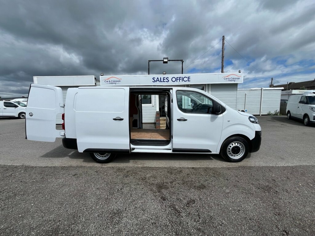 Vauxhall Vivaro 1.5L Prime 6Dr DP23VVU White #2