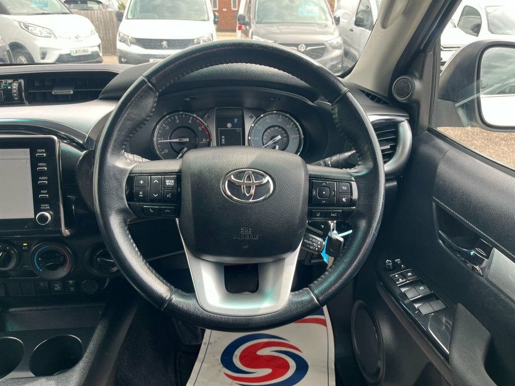 Toyota HILUX 2.4L Icon White #4