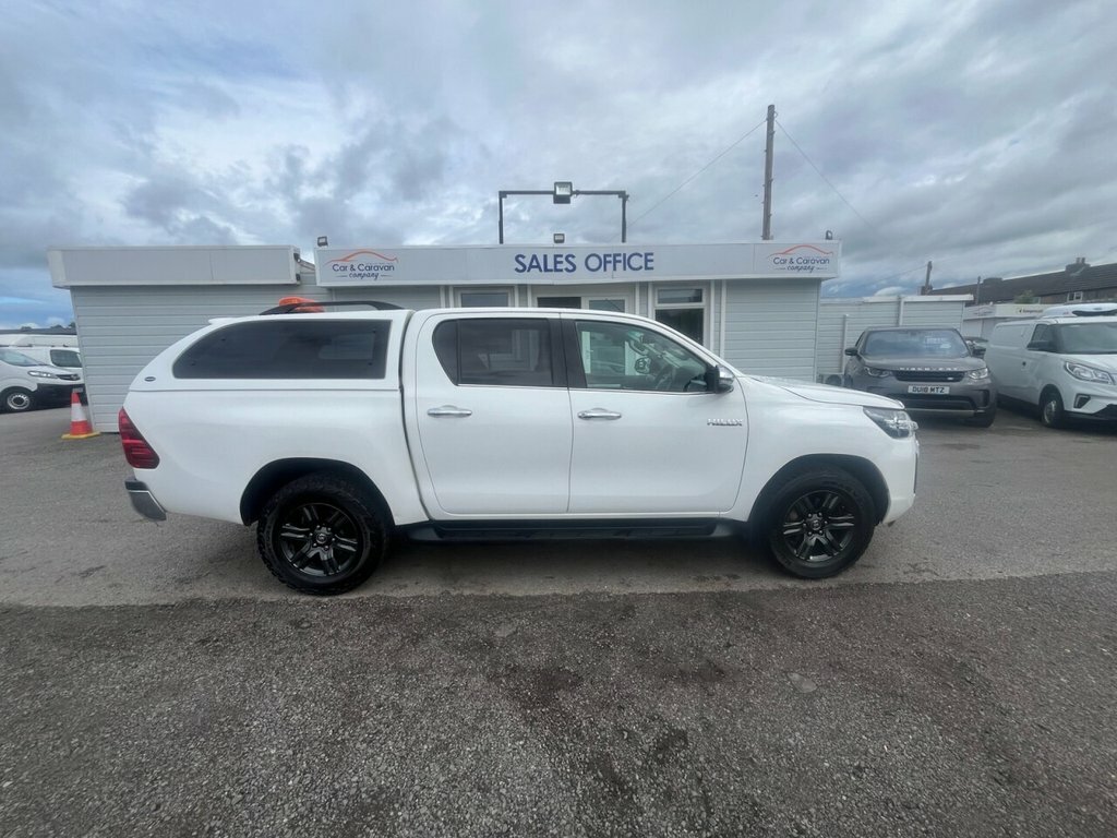 Toyota HILUX 2.4L Icon White #3