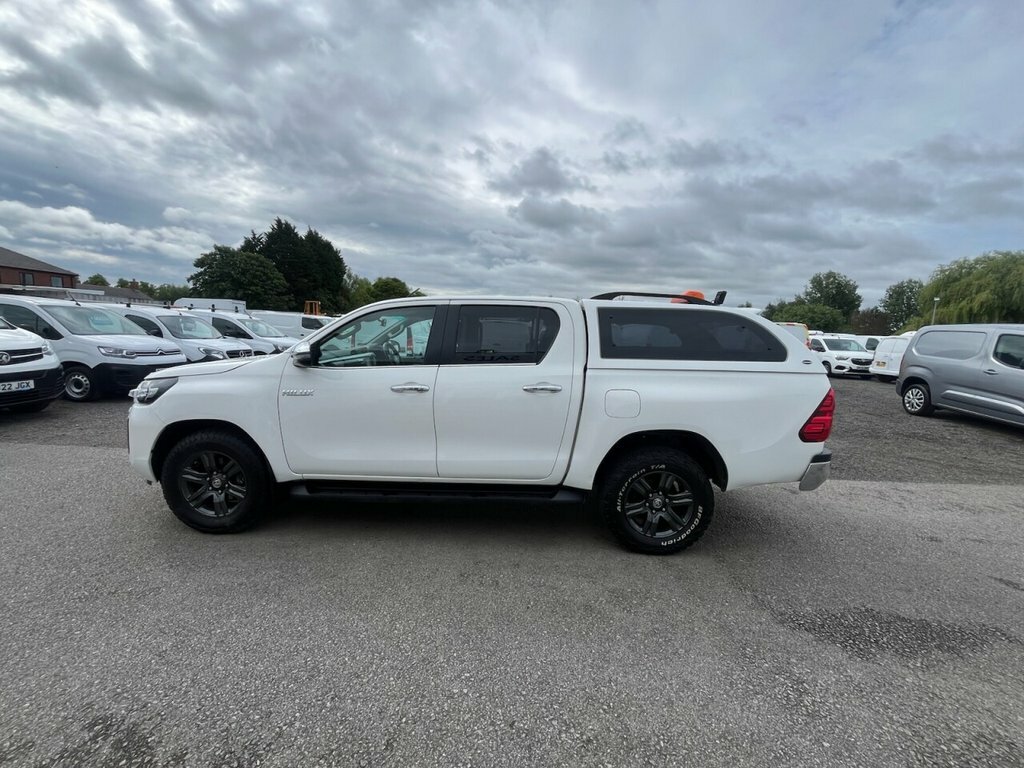 Toyota HILUX 2.4L Icon White #2
