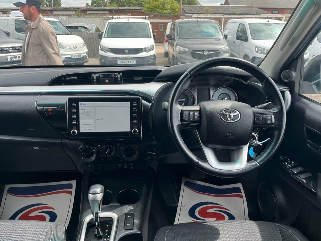 Toyota HILUX 2.4L Icon White #5