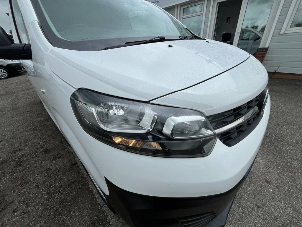 Vauxhall Vivaro 1.5L Edition FL69XJY White #2