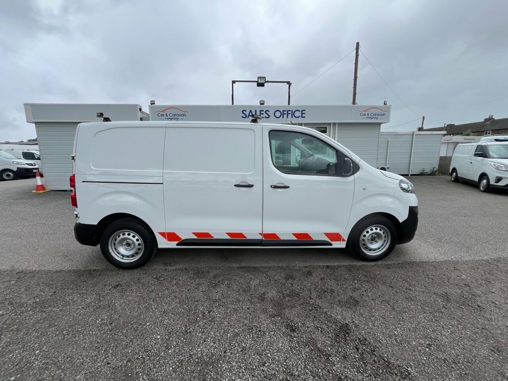 Vauxhall Vivaro 1.5L Edition White