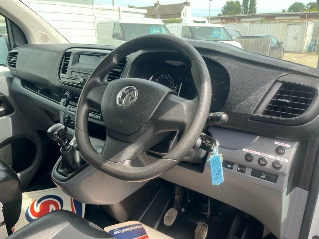 Vauxhall Vivaro 1.5L Edition FL69XFF White #2