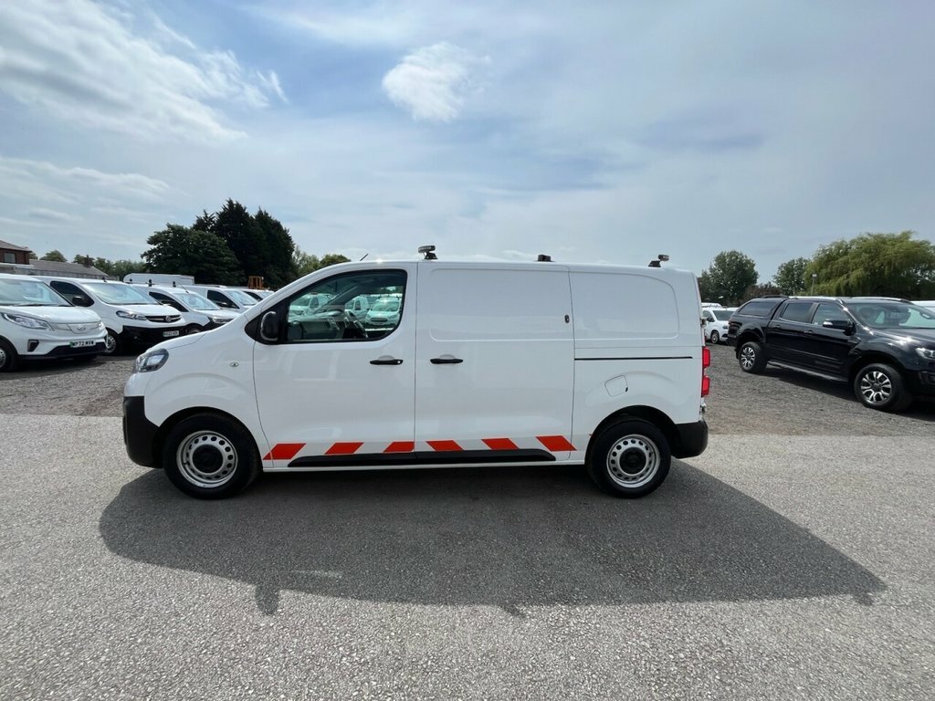 Vauxhall Vivaro 1.5L Edition White