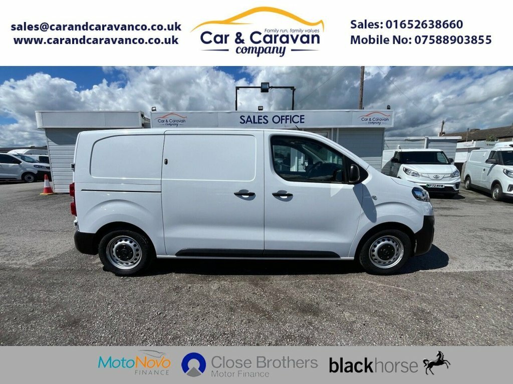 Vauxhall Vivaro Mpv VO22JWE White #2