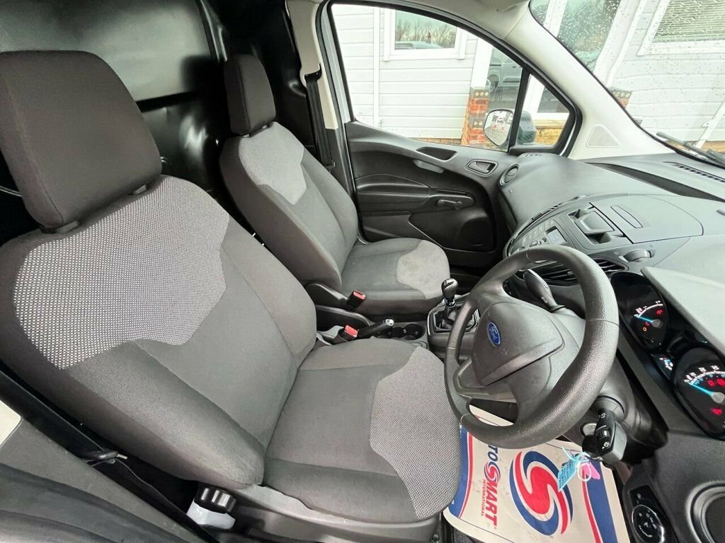 Ford Transit Courier Mpv White #4