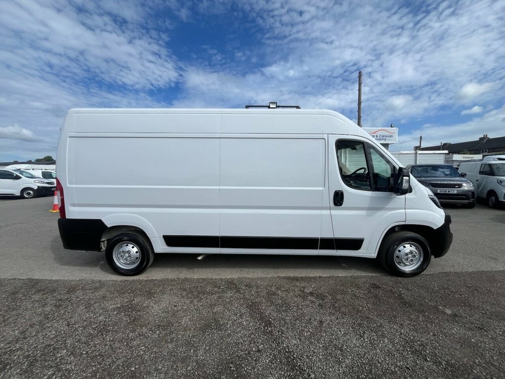 Peugeot Boxer 2.2L Professional Premium White #3
