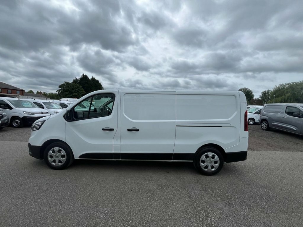 Renault Trafic 2L Business White #5