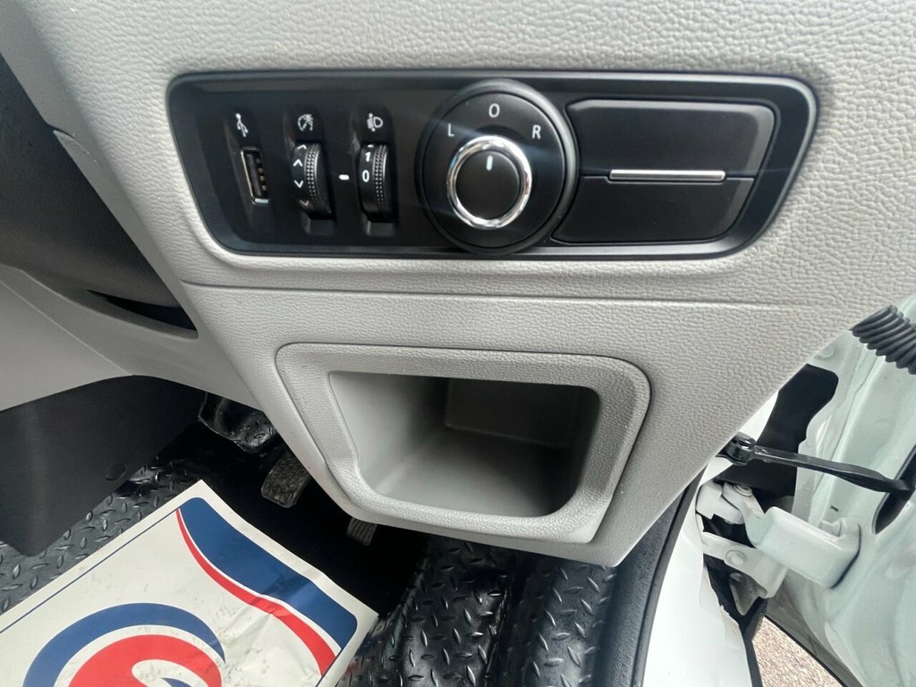 Maxus eDeliver 9 Panel Van White #17