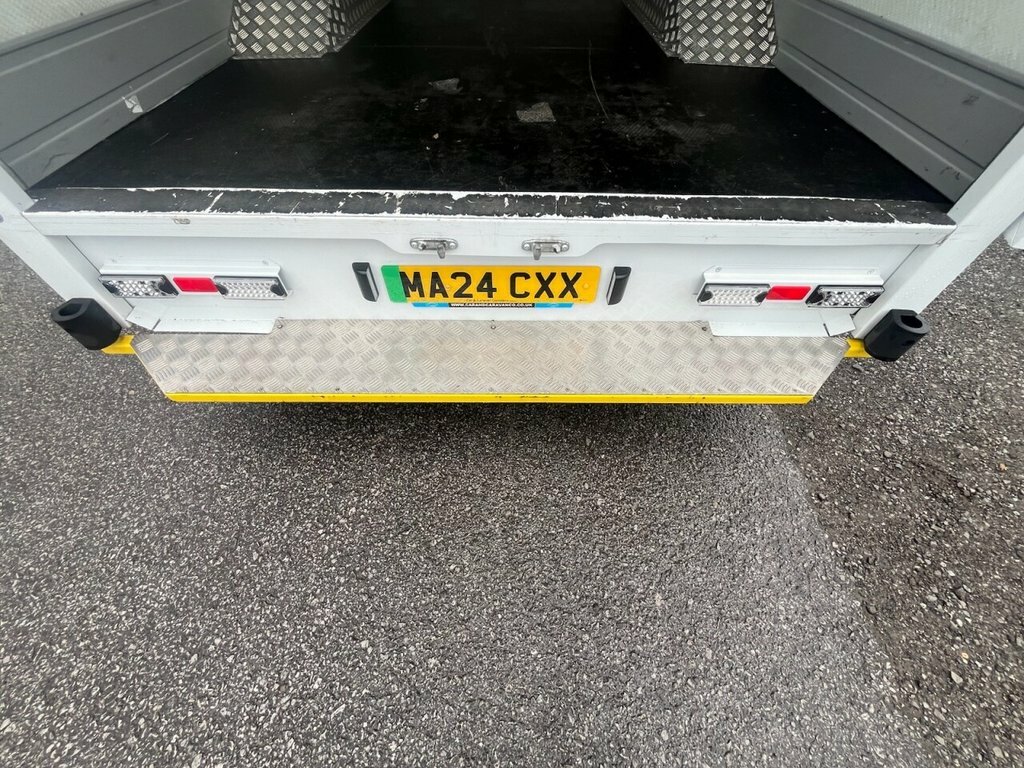 Maxus eDeliver 9 Panel Van White #8