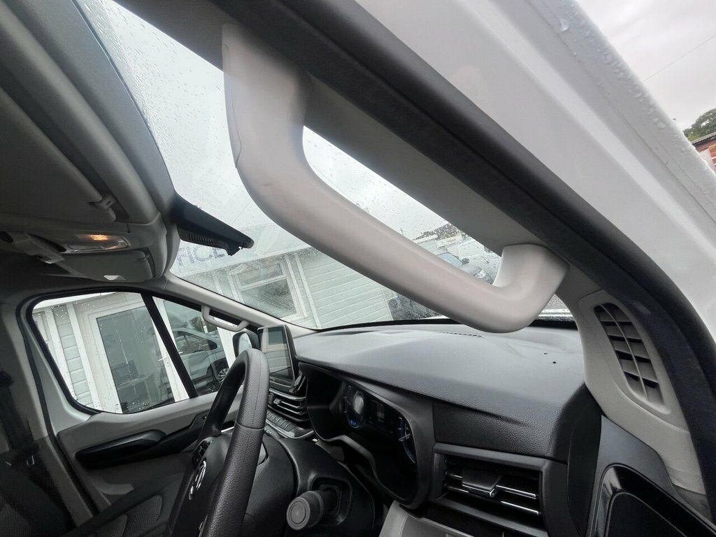 Maxus eDeliver 9 Panel Van White #19