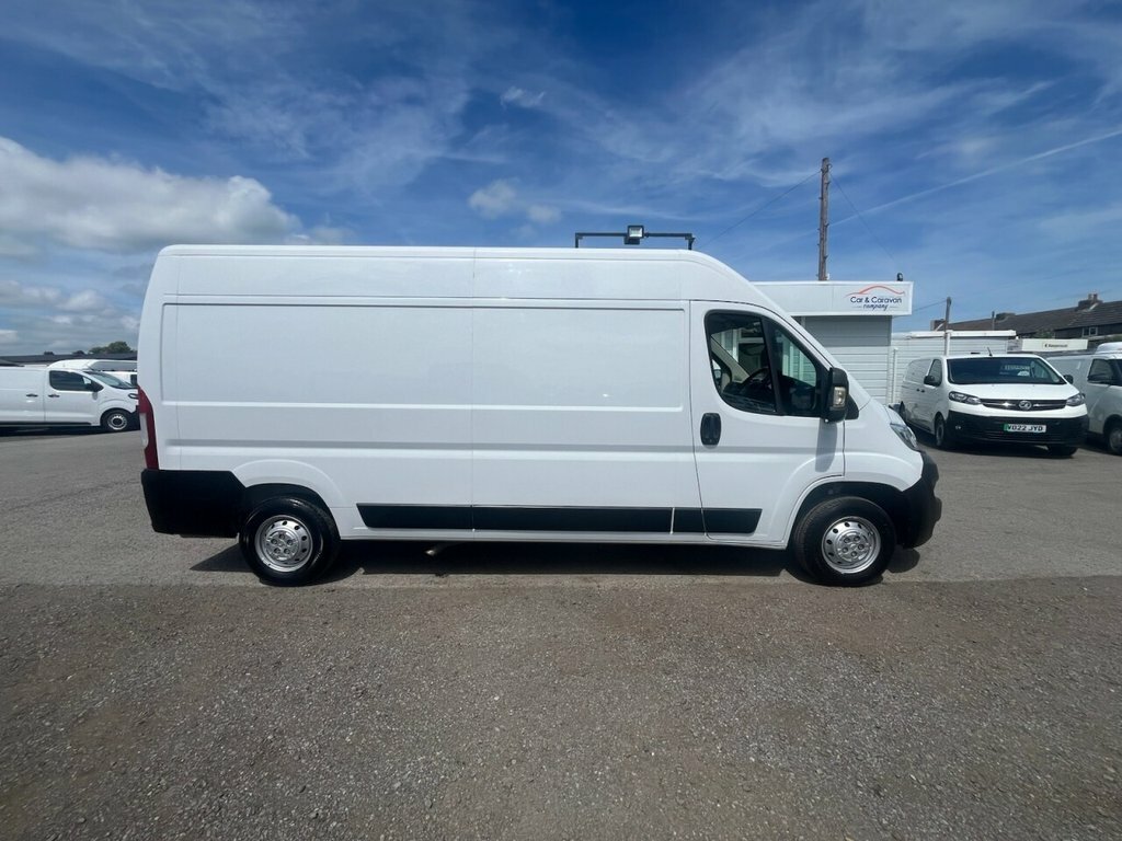 Vauxhall Movano 2L Prime DS72UEW White #4