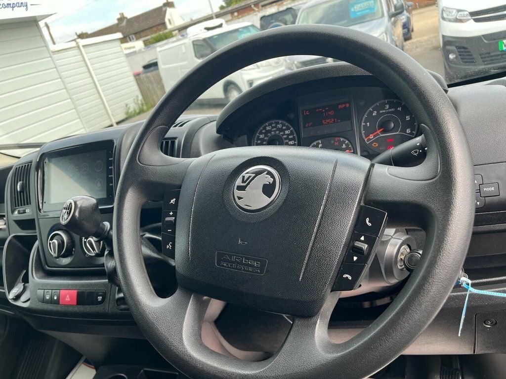 Vauxhall Movano 2L Prime DS72UEW White #5