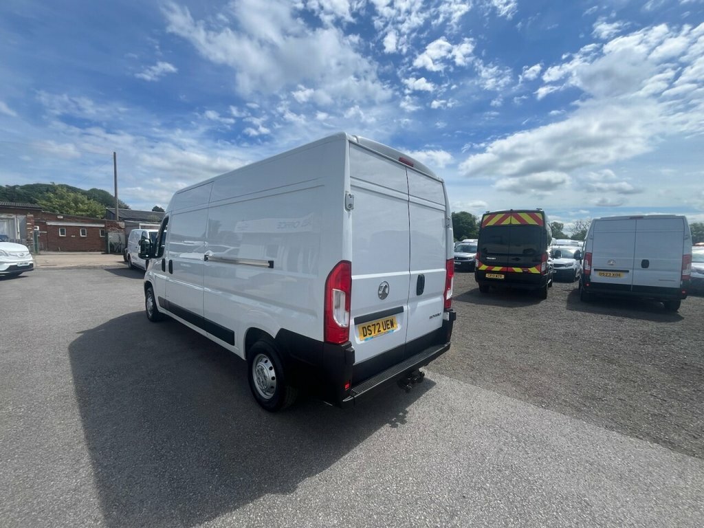 Vauxhall Movano 2L Prime White