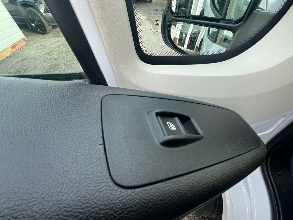 Vauxhall Movano Prime White #11
