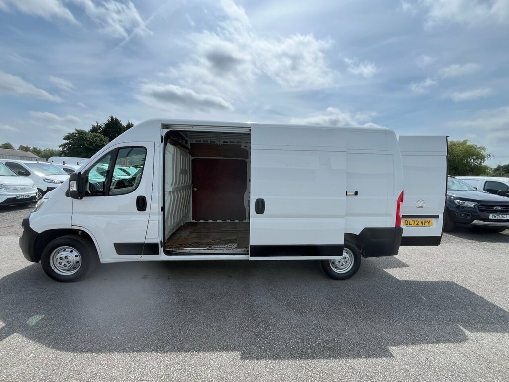 Vauxhall Movano Prime White #9