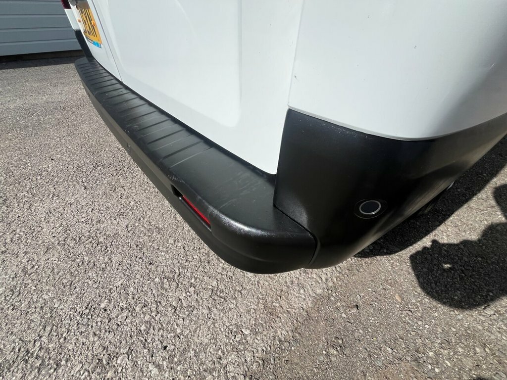 Renault Trafic 2L Advance White #3