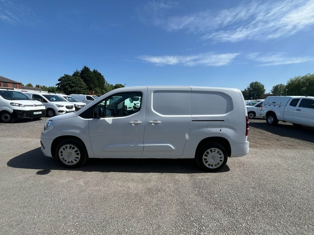 Vauxhall Combo 1.5L Pro 6Dr White