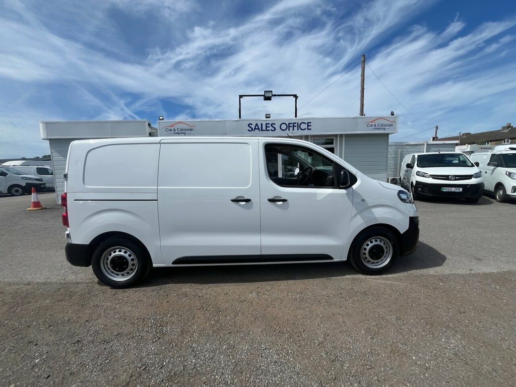 Vauxhall Vivaro 1.5L Dynamic 6Dr DY22KMJ White #3
