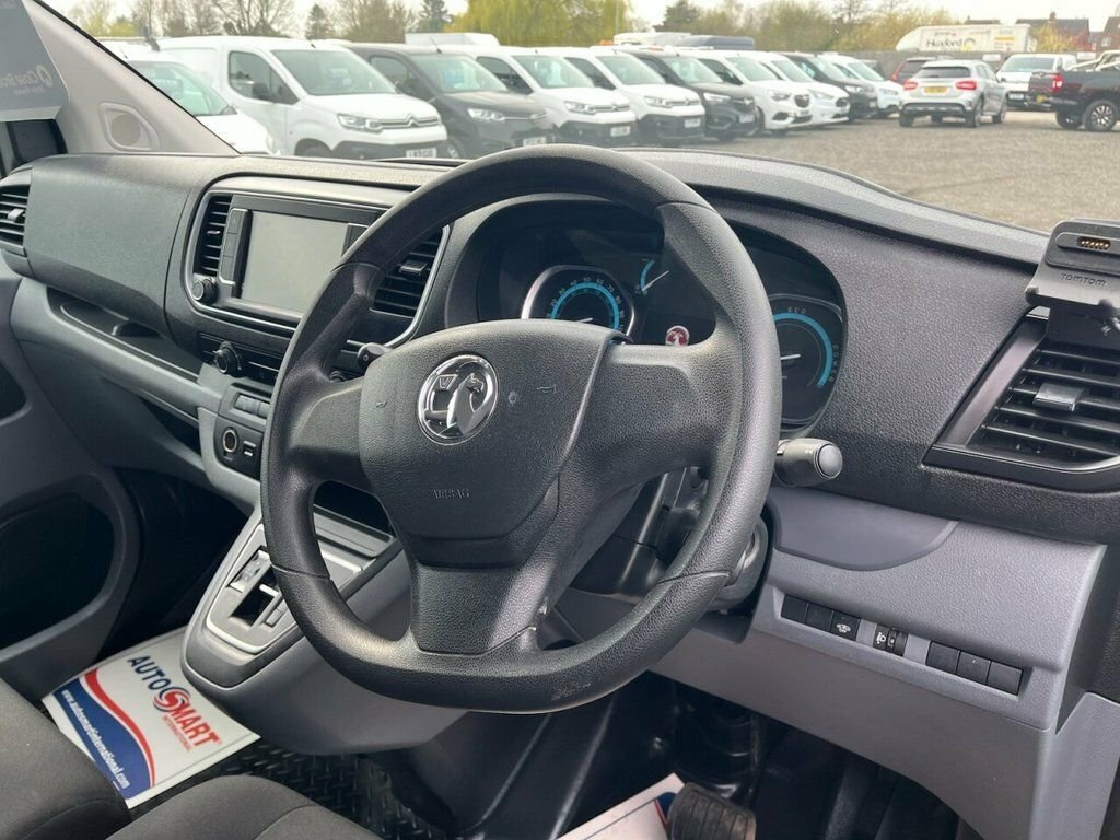 Vauxhall Vivaro 1.5L Dynamic 6Dr DY22KMJ White #6
