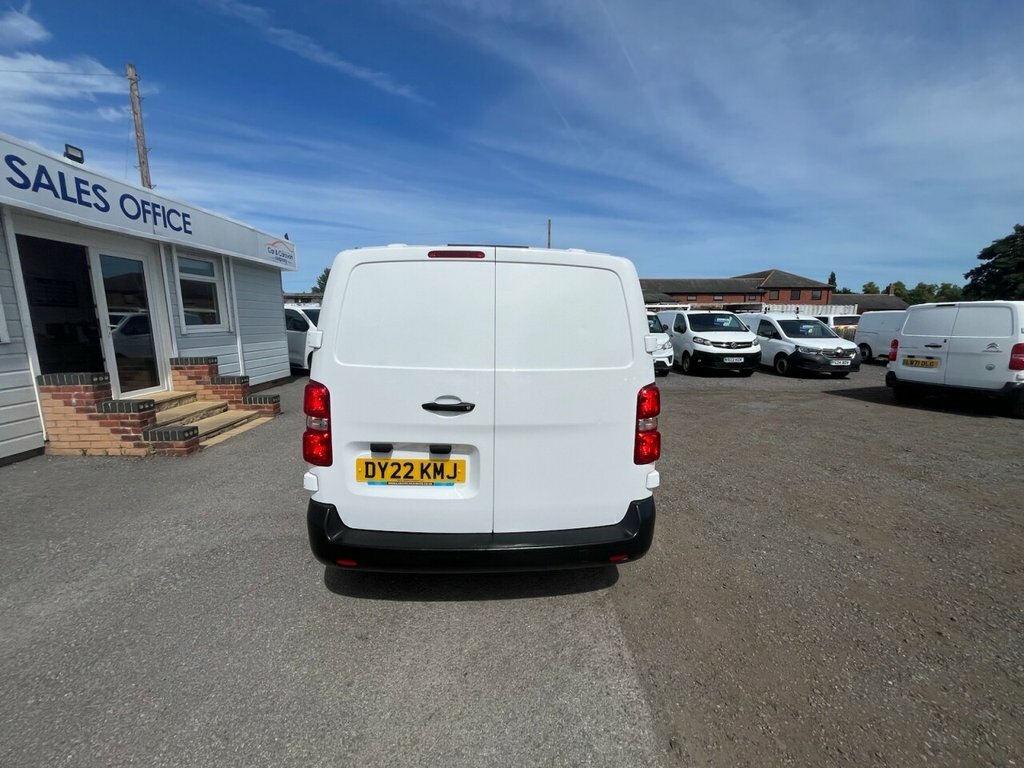 Vauxhall Vivaro 1.5L Dynamic 6Dr DY22KMJ White #2
