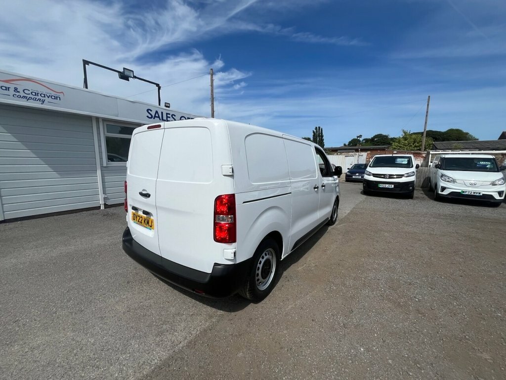 Vauxhall Vivaro 1.5L Dynamic 6Dr White