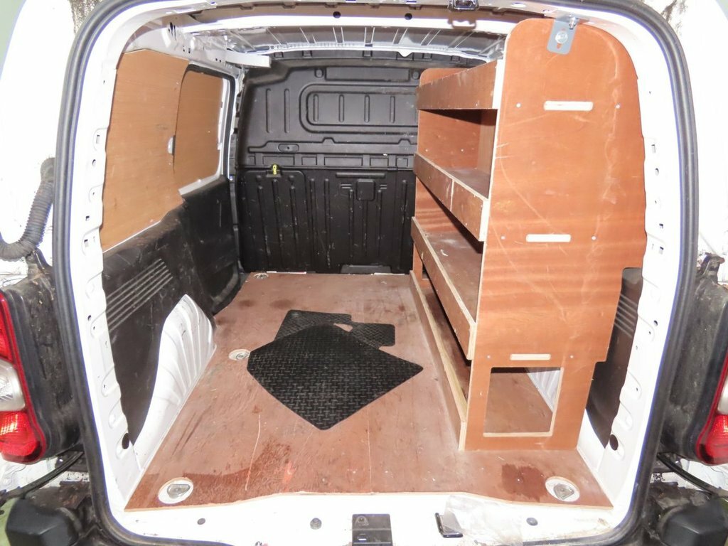 Peugeot Partner Mpv White #7