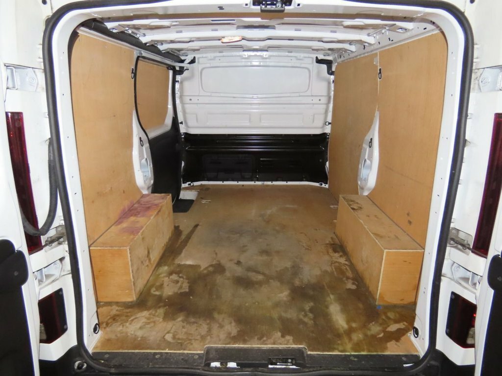Nissan Primastar Mpv Black #9