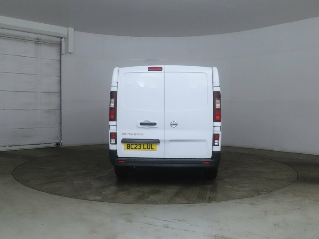 Nissan Primastar 2L Acenta White #5