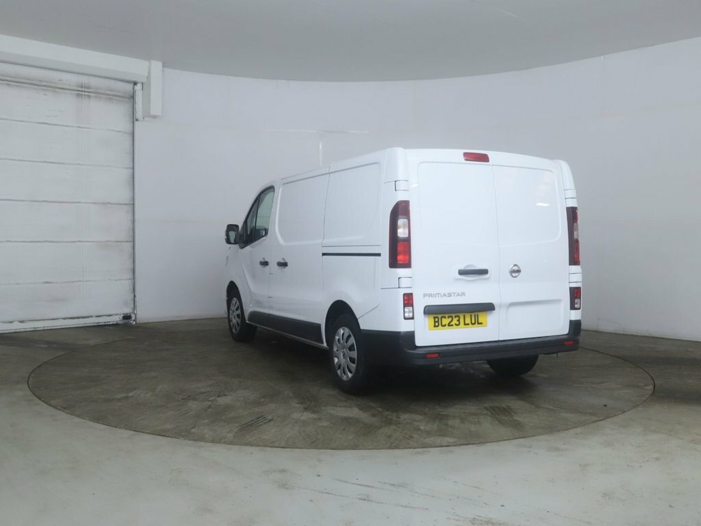 Nissan Primastar 2L Acenta White #3
